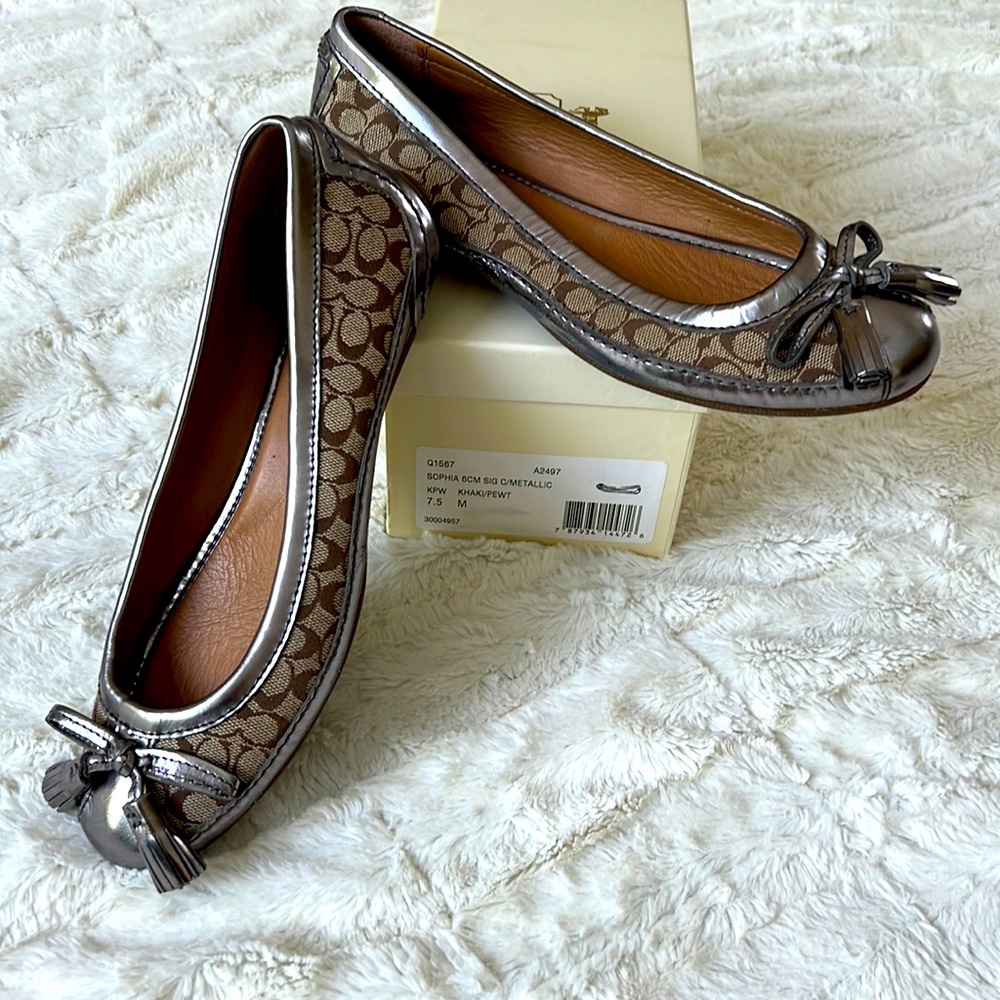 COACH “Sophia” Signature C Metallic flat With box. Khaki with Pewter size 7.5
